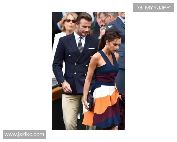 足球明星身着西装优雅摆拍展现魅力与风采的精彩瞬间